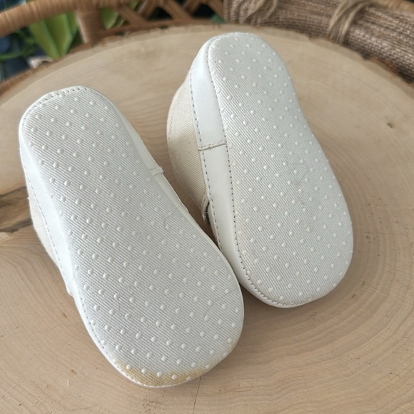 (5for$10) Old Navy Cream Baby Boat Shoe size 6-12m - Picture 4 of 4